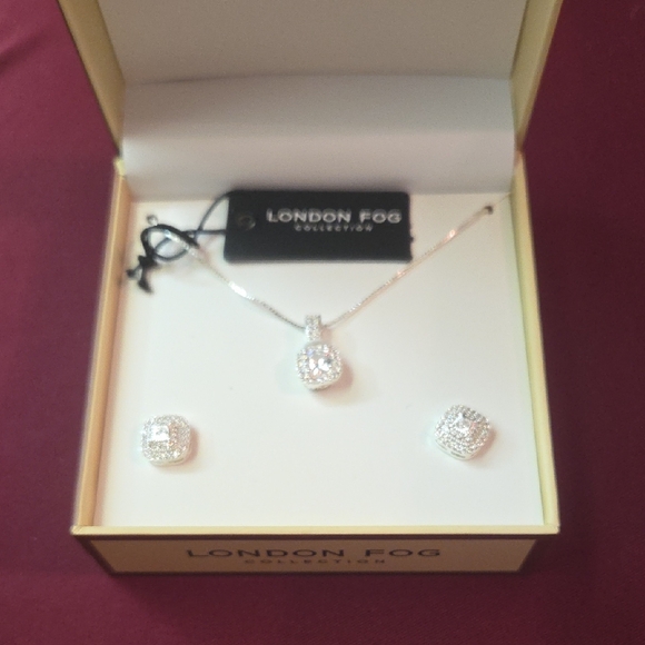 London Fog Jewelry - London Fog Silver Halo Pendant Necklace with Matching Studs - Silver